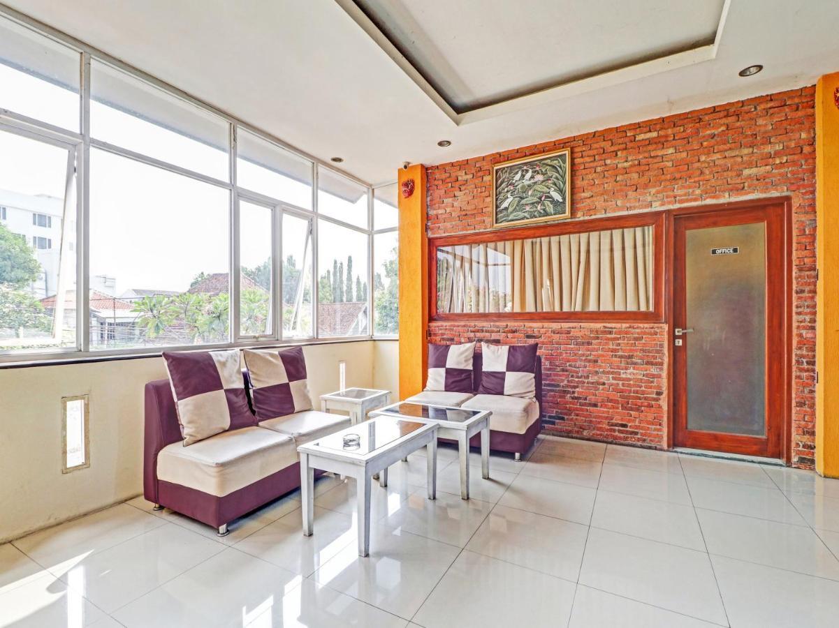 Oyo 90408 Hotel Horton 井里汶 外观 照片