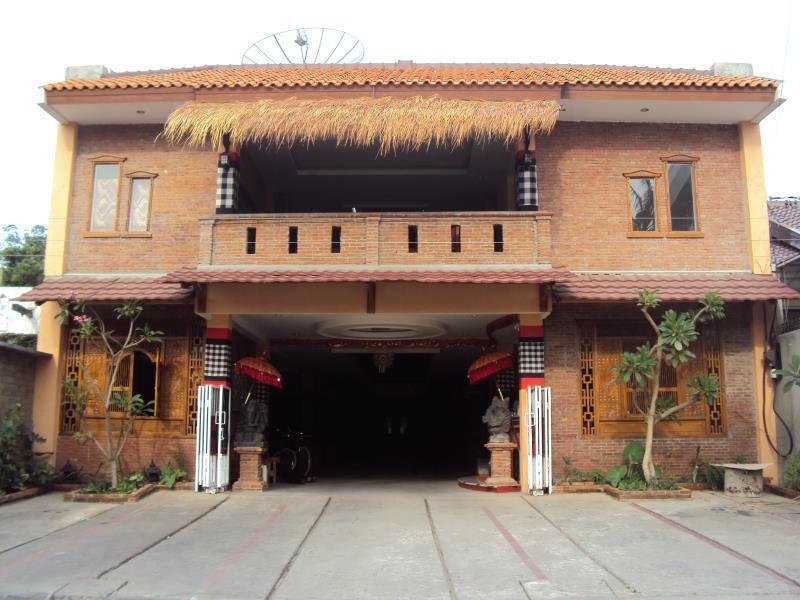 Oyo 90408 Hotel Horton 井里汶 外观 照片